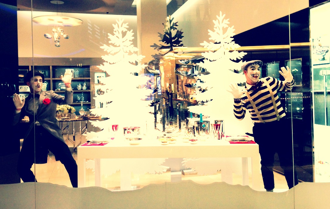 Roaming Mime Artist performance