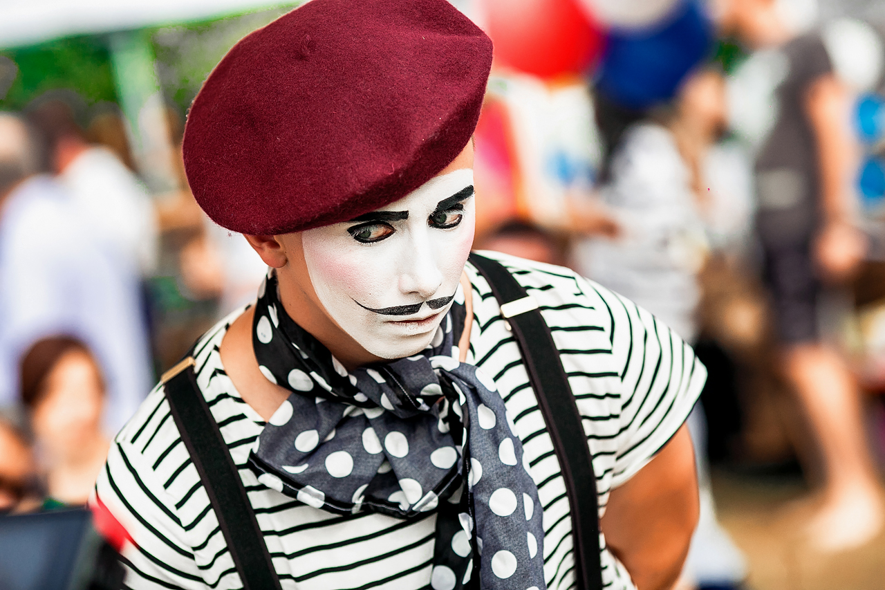 Roaming Mime Artist performance