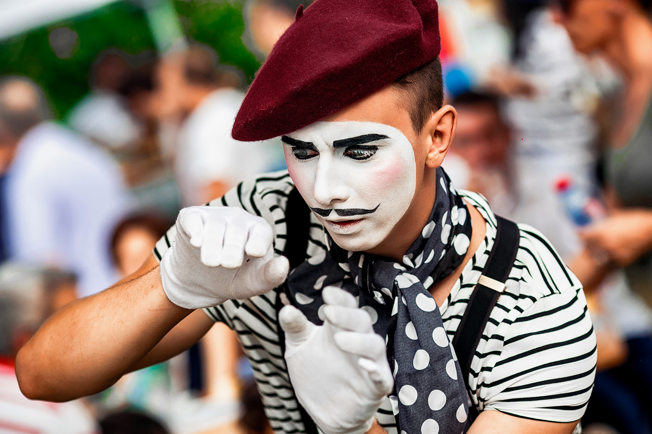 Roaming Mime Artist performance