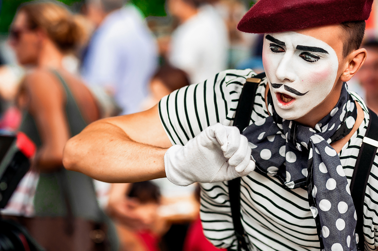 Roaming Mime Artist performance