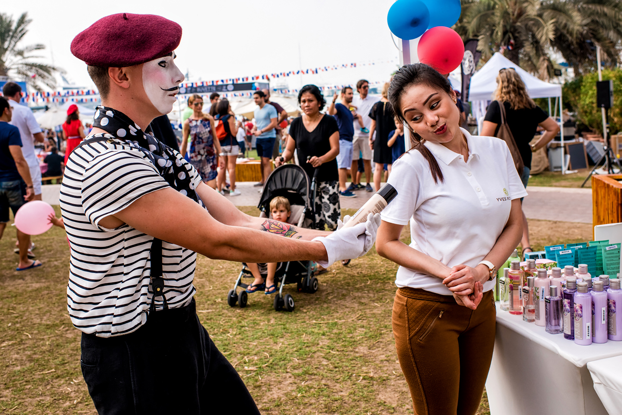 Roaming Mime Artist performance