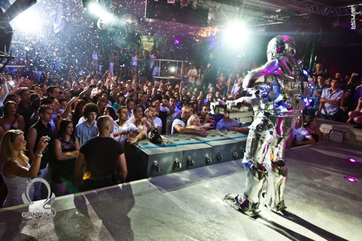 STEEL ROBOT performance