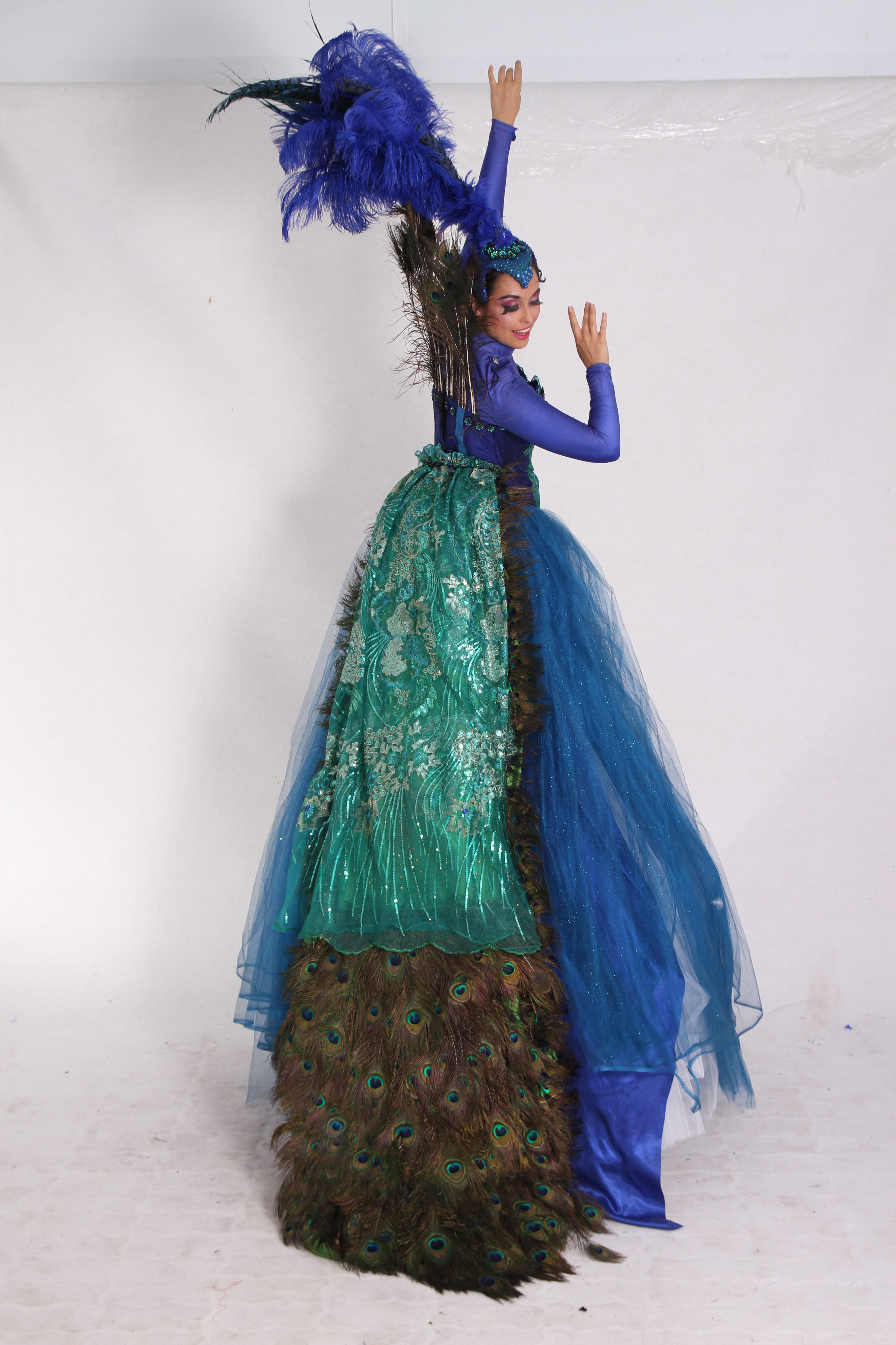 Stilt Walkers Dubai performance