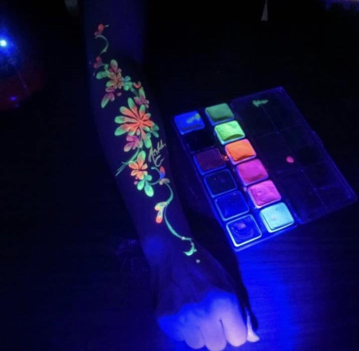 Temporary Tattoo Artist performance