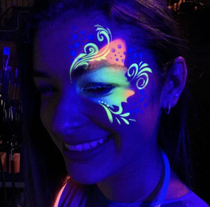 Temporary Tattoo Artist performance