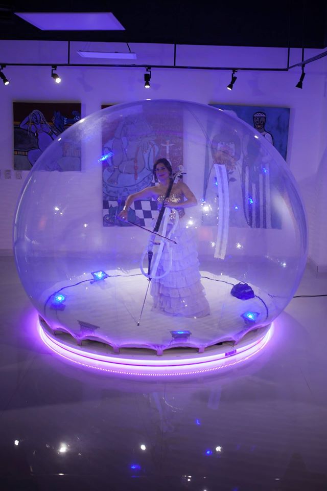 Violinist in a Bubble performance
