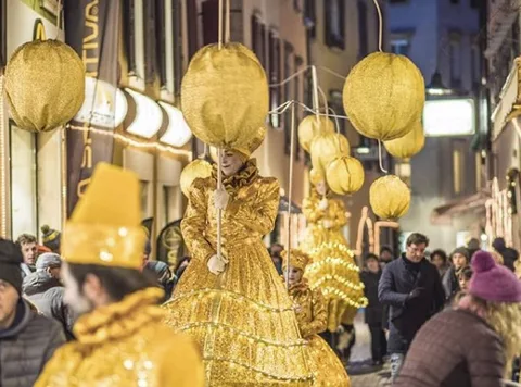 Carousel Stilt Walkers