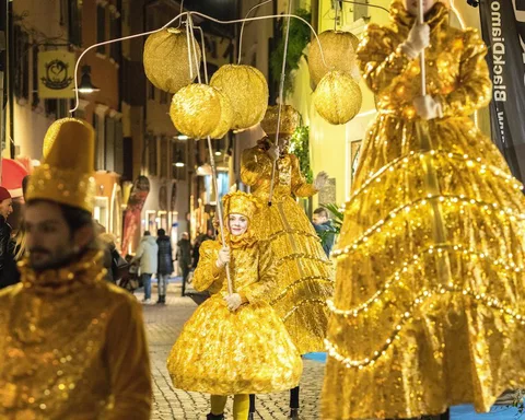 Carousel Stilt Walkers