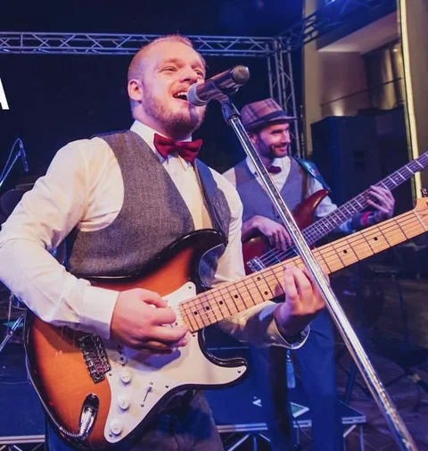 Guitarist/ Singer