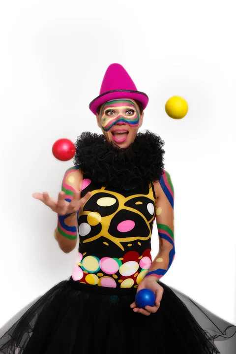 LADY JUGGLER