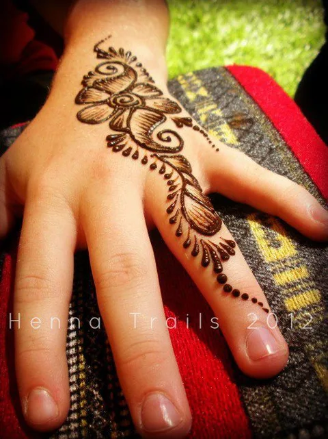 Henna Artist