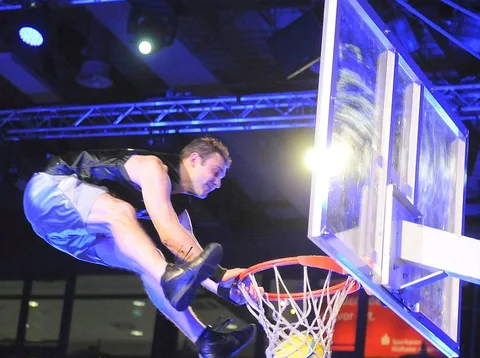 ACROBATIC BASKETBALL/ DUNKERS SHOW