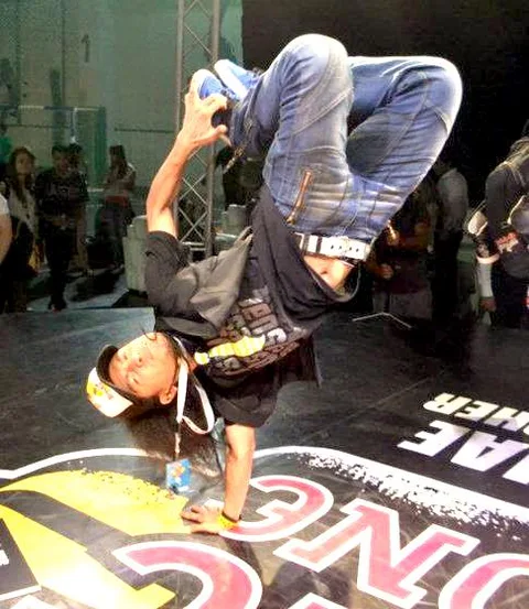 Hip Hop Break Dancers