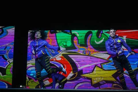 Hip Hop Break Dancers