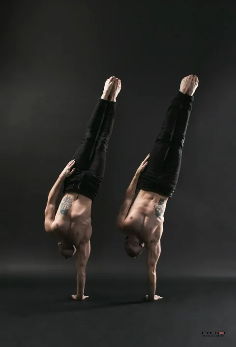 Hand Stand Duo