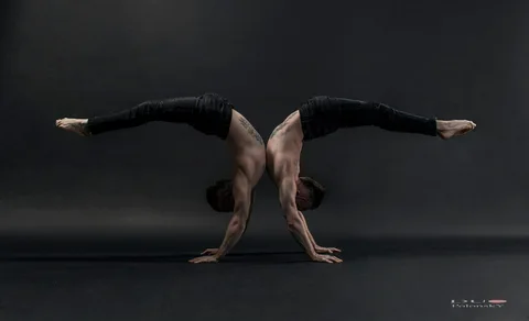 Hand Stand Duo