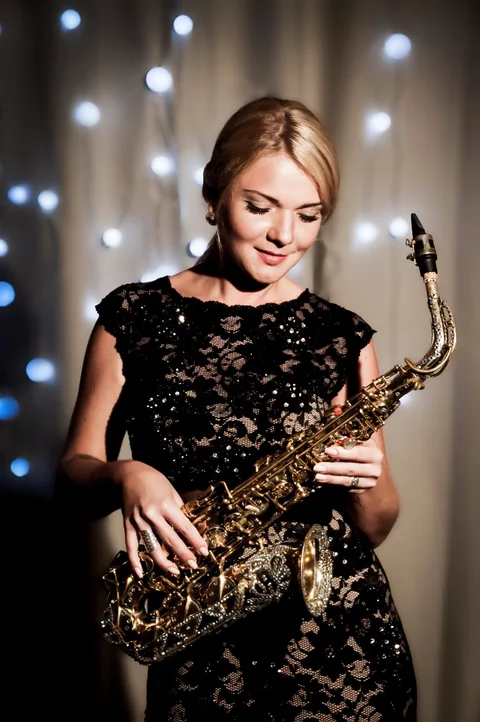 FEMALE SAXOPHONIST