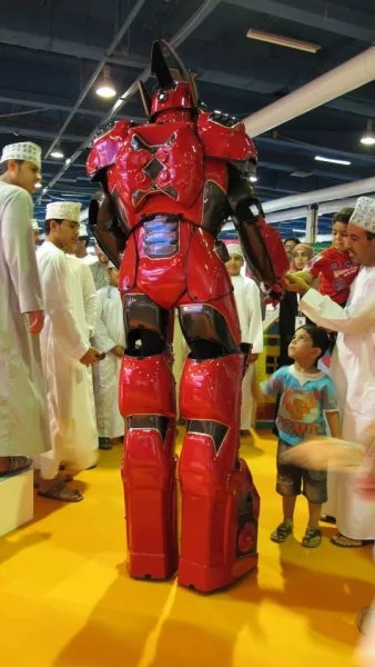 GIANT ROBOT