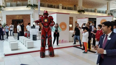 GIANT ROBOT