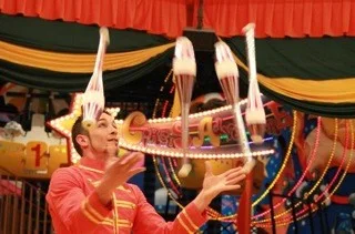 Juggler and Diabolo Performer