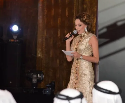 Lady Presenter