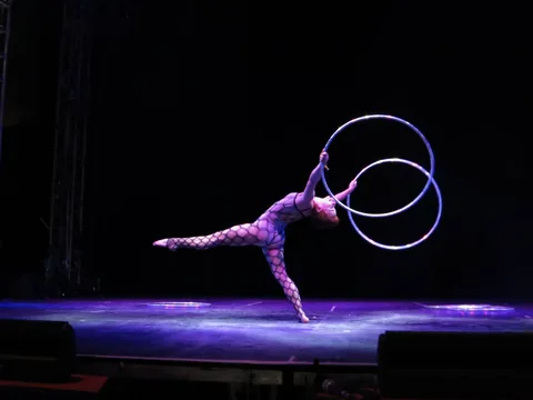 Hula Hoop Artist