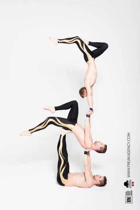 ACROBATIC TRIO