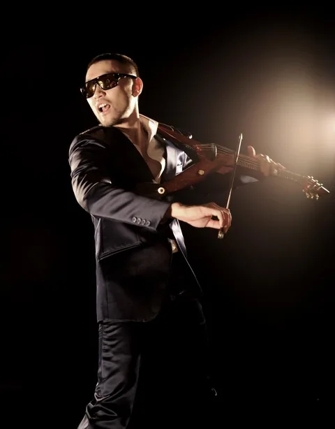 Electric Violinist
