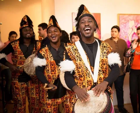 AFRICAN DRUMMERS & DANCERS