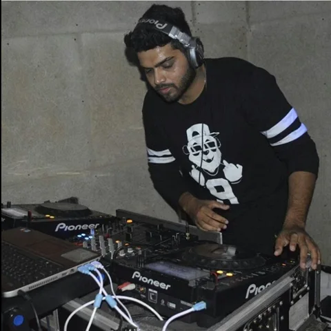 DJ