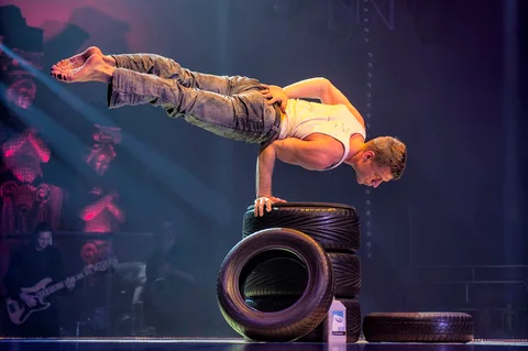 Handstand Tyre Artist