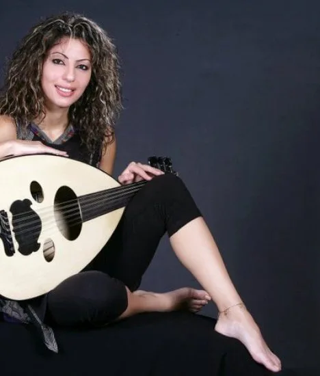 FEMALE OUD PLAYER