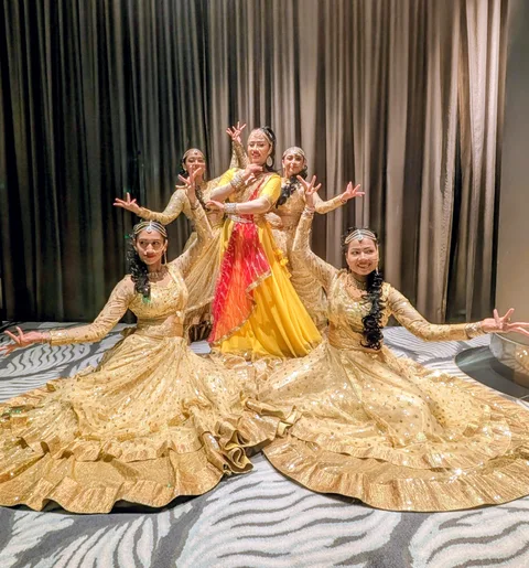 Bollywood Dancers