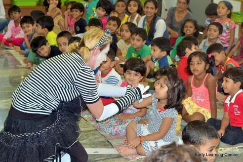 Lara Matossian – Mime Artist