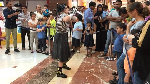 Lara Matossian – Mime Artist